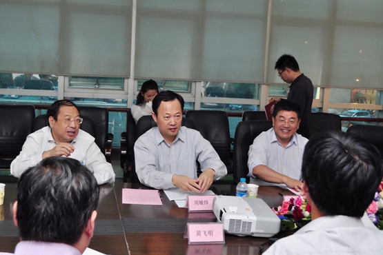 市政協(xié)主席周敏煒等一行來我司視察(圖4) 市政協(xié)主席周敏煒等一行來我司視察(圖4)